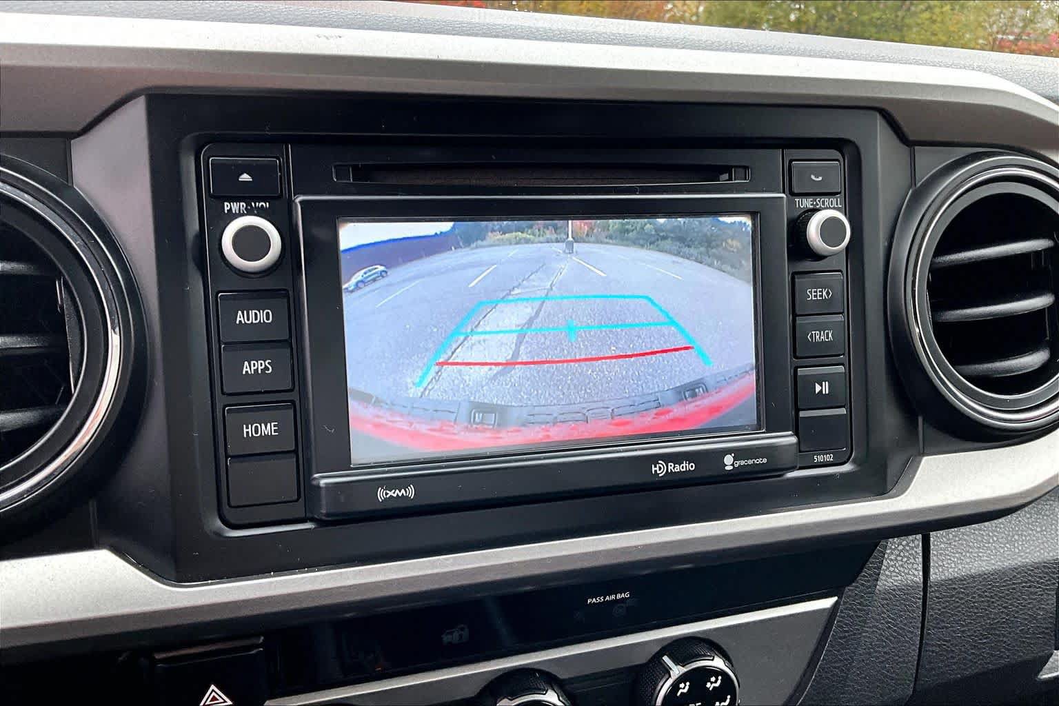 Used 2018 Toyota Tacoma SR5 AWD/4WD image 29