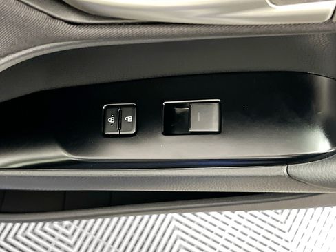 Used 2025 Toyota Camry LE FWD image 33