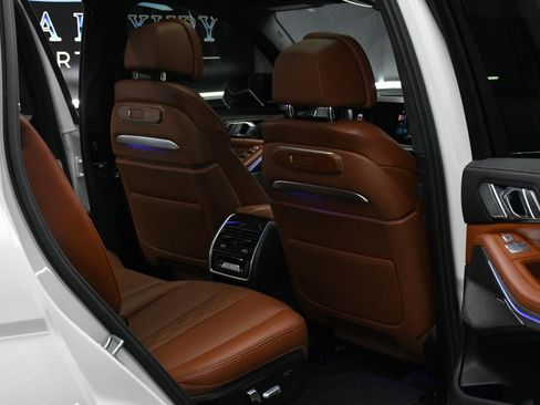 Used 2023 BMW X7 M60i AWD/4WD image 42