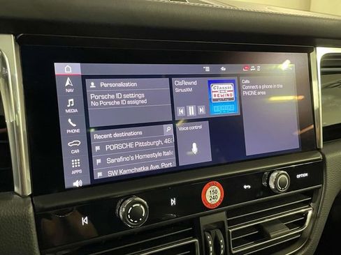 Certified 2025 Porsche Macan Turbo image 28