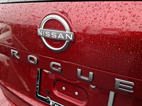 Certified 2025 Nissan Rogue S image 28