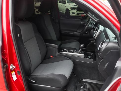 Used 2020 Toyota Tacoma TRD Off-Road w/ Technology Package AWD/4WD image 38