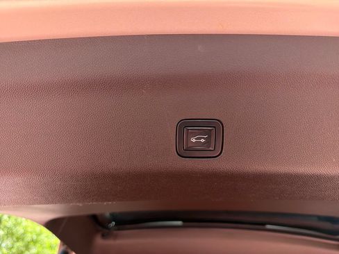 Used 2021 GMC Yukon Denali w/ Advanced Technology Package AWD/4WD image 29