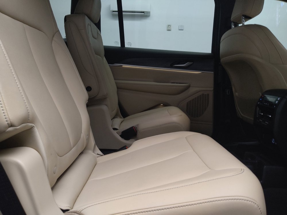 Used 2023 Jeep Grand Cherokee L Limited RWD image 19