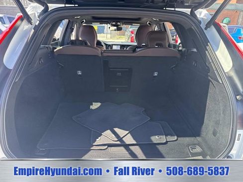 Used 2023 Volvo XC60 B5 Plus AWD/4WD image 7