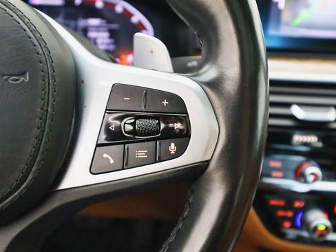 Used 2020 BMW M550i xDrive w/ Dynamic Handling Package image 37