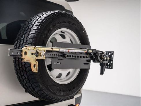 New 2024 Land Rover Defender 110 S image 33