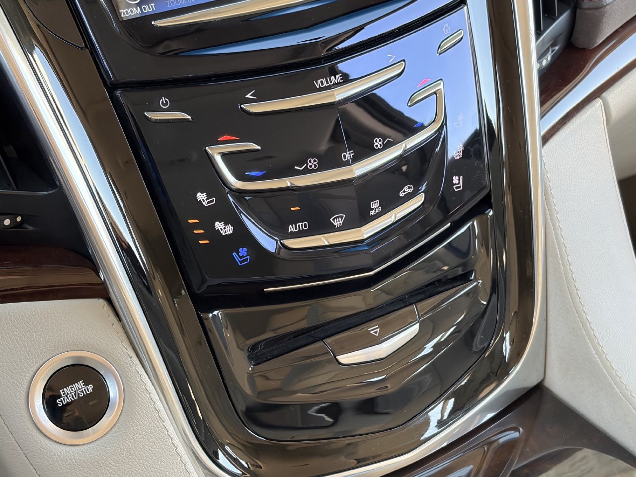 Used 2015 Cadillac Escalade Luxury RWD image 30