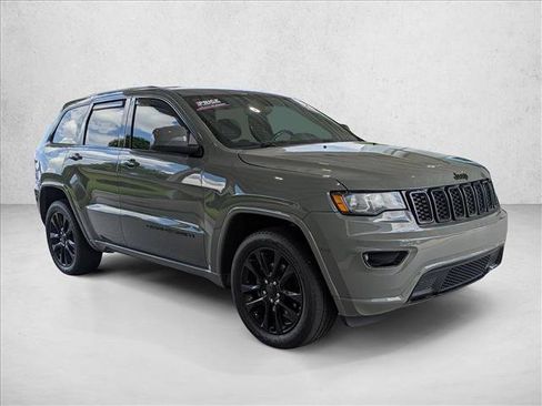 Used 2020 Jeep Grand Cherokee Altitude RWD image 3