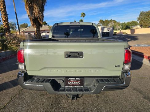 Used 2022 Toyota Tacoma TRD Off-Road image 6