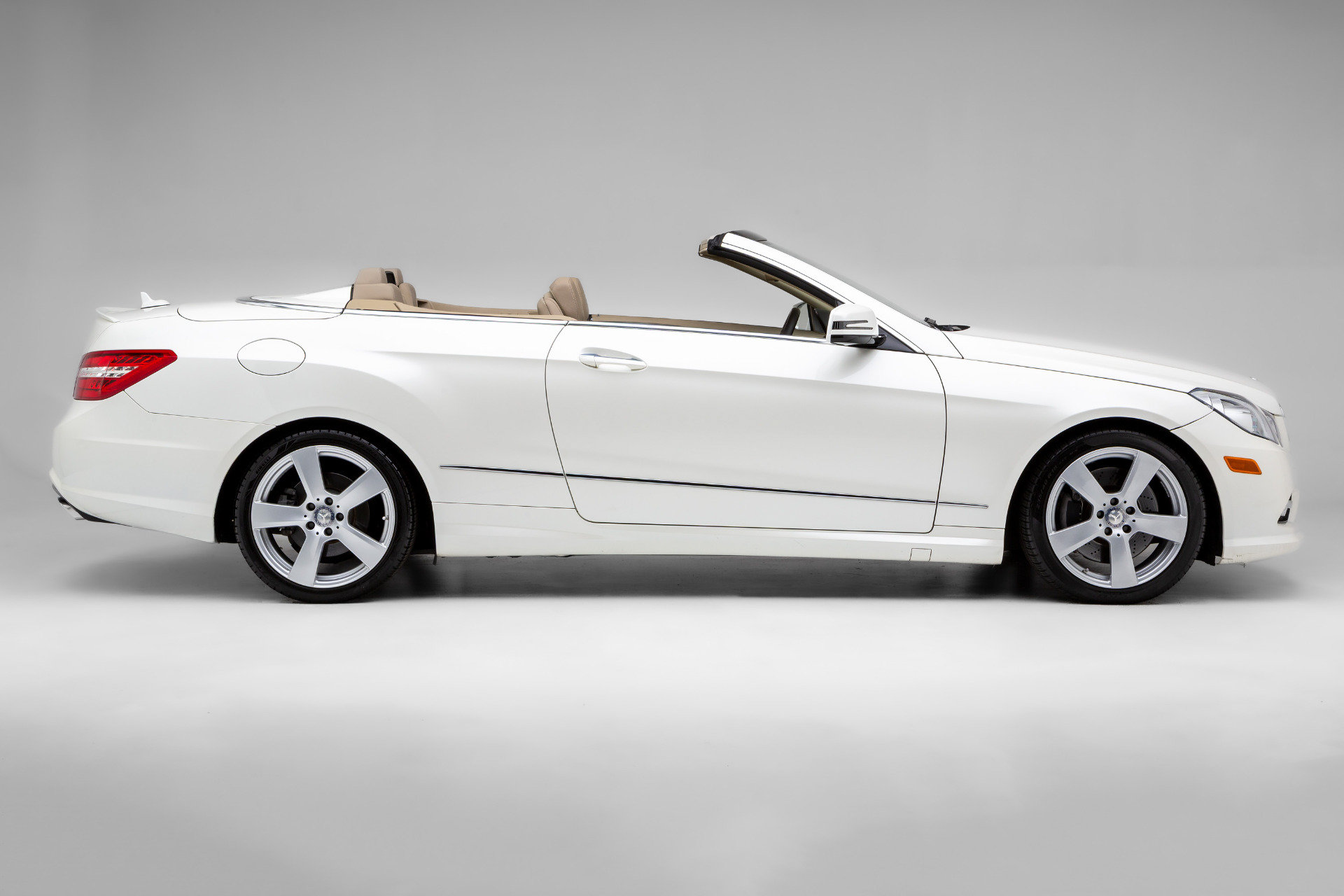 Used 2011 Mercedes-Benz E 550 Cabriolet image 4