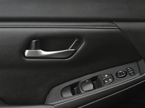 Used 2025 Nissan Sentra SV image 26