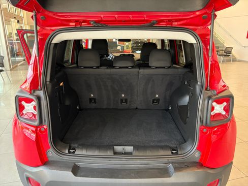 Used 2023 Jeep Renegade Latitude AWD/4WD image 34