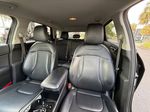 Used 2023 Kia Sportage EX image 3