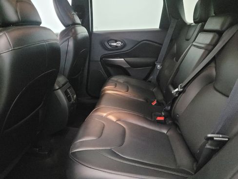 Used 2019 Jeep Cherokee Limited image 18