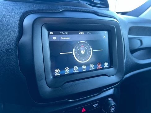 Used 2019 Jeep Renegade Latitude w/ Cold Weather Group image 18