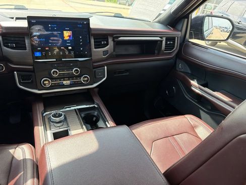 Used 2024 Ford Expedition Max Limited RWD image 20
