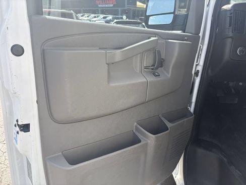 Used 2017 GMC Savana 2500 RWD image 12