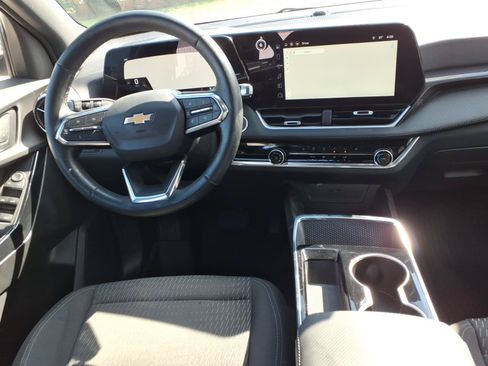 Used 2025 Chevrolet Equinox LT w/ Safety and Technology Package FWD image 12
