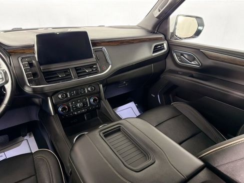 Used 2023 Chevrolet Suburban Premier image 25