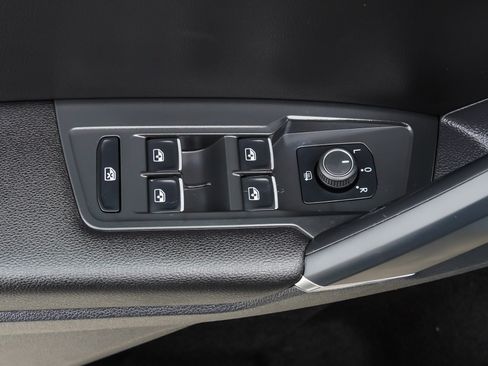 Used 2020 Volkswagen Tiguan SE AWD/4WD image 20