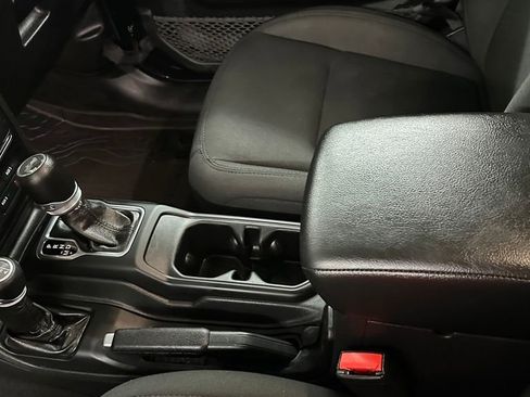 Used 2022 Jeep Wrangler Unlimited Sport image 19