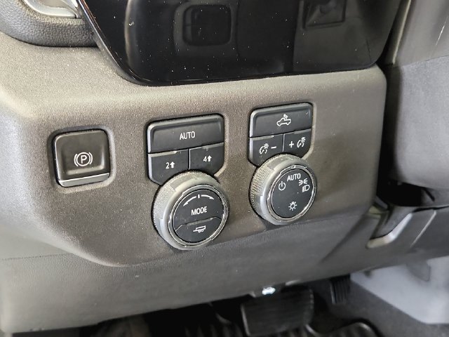 Used 2023 Chevrolet Silverado 1500 LT AWD/4WD image 19