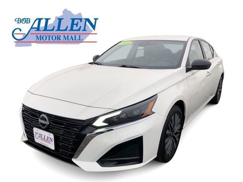 Used 2025 Nissan Altima 2.5 SV AWD/4WD image 1