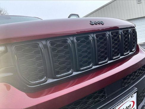 Used 2023 Jeep Grand Cherokee L Altitude image 30