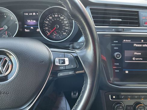 Used 2021 Volkswagen Tiguan SE R-Line image 18