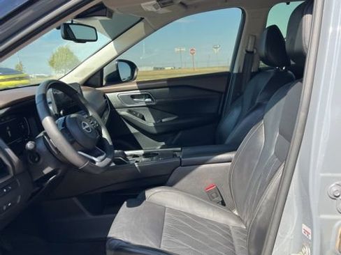 Used 2023 Nissan Rogue Platinum w/ Platinum Premium Package image 9