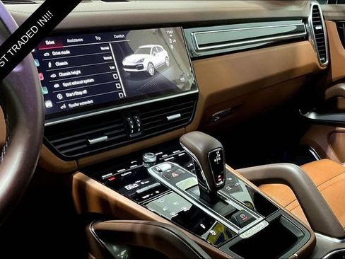 Used 2022 Porsche Cayenne Turbo image 6
