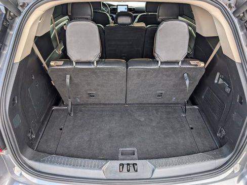 Used 2021 Ford Explorer Base image 14