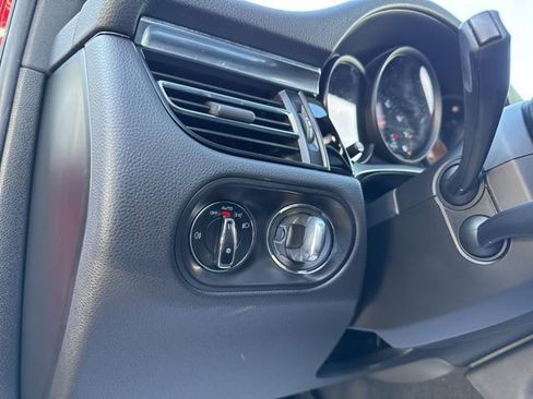 Used 2020 Porsche Macan image 30