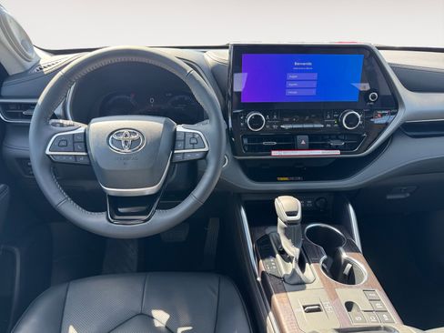 New 2026 Toyota Highlander Limited AWD/4WD image 13