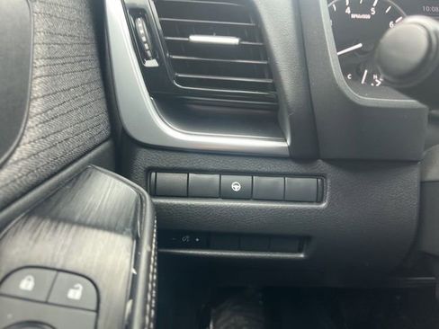 Used 2022 Nissan Rogue SV image 21