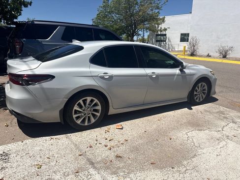 Used 2022 Toyota Camry LE FWD image 3