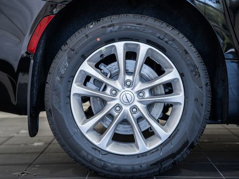 New 2026 Chrysler Pacifica Select image 18