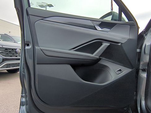 New 2026 Volkswagen Tiguan SE image 10