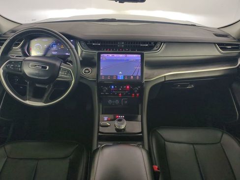 Used 2023 Jeep Grand Cherokee Limited w/ Luxury Tech Group II image 18