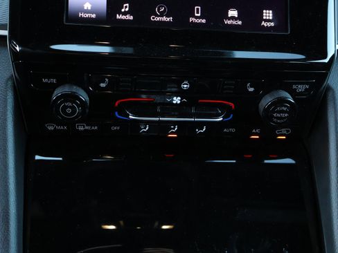 Used 2025 Jeep Grand Cherokee Altitude image 29