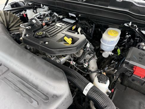 Used 2025 RAM 2500 Big Horn AWD/4WD image 34