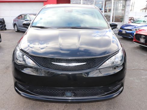 Used 2023 Chrysler Voyager LX image 8