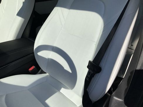 Used 2020 Tesla Model 3 Long Range image 16