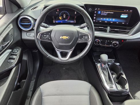 Certified 2025 Chevrolet Trax LT w/ LT Convenience Package FWD image 14