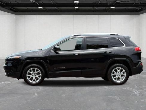 Used 2015 Jeep Cherokee Latitude w/ Cold Weather Group AWD/4WD image 2