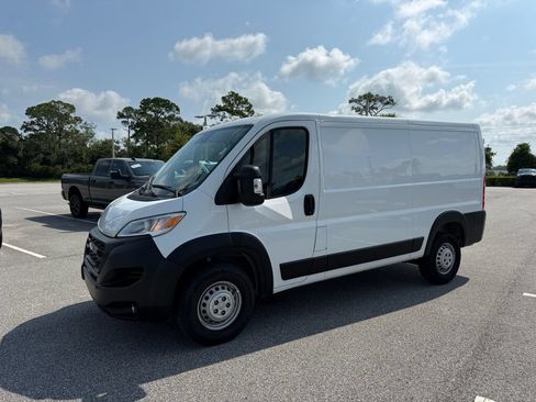 Used 2025 RAM ProMaster 2500 w/ Convenience Group FWD image 7