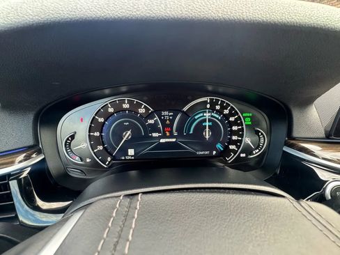 Used 2019 BMW 530e xDrive image 27