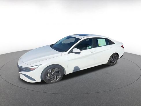 Used 2025 Hyundai Elantra Limited image 8