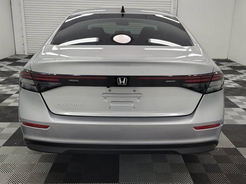 Certified 2025 Honda Accord SE image 5